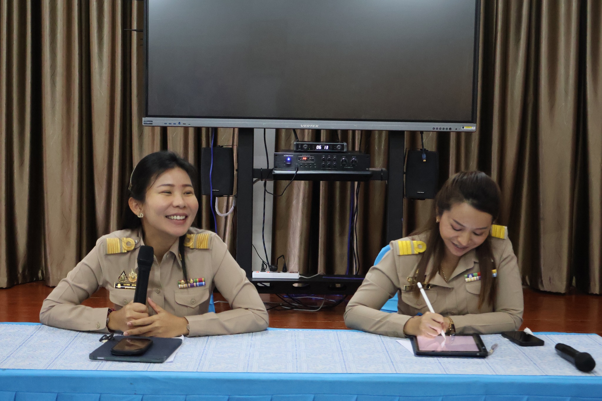 โรงเรียนชุมชนวัดสุวรรณรังสรรค์ ติดตามผลการปฏิบัติงานคณะครูและบุคลากรทางการศึกษา