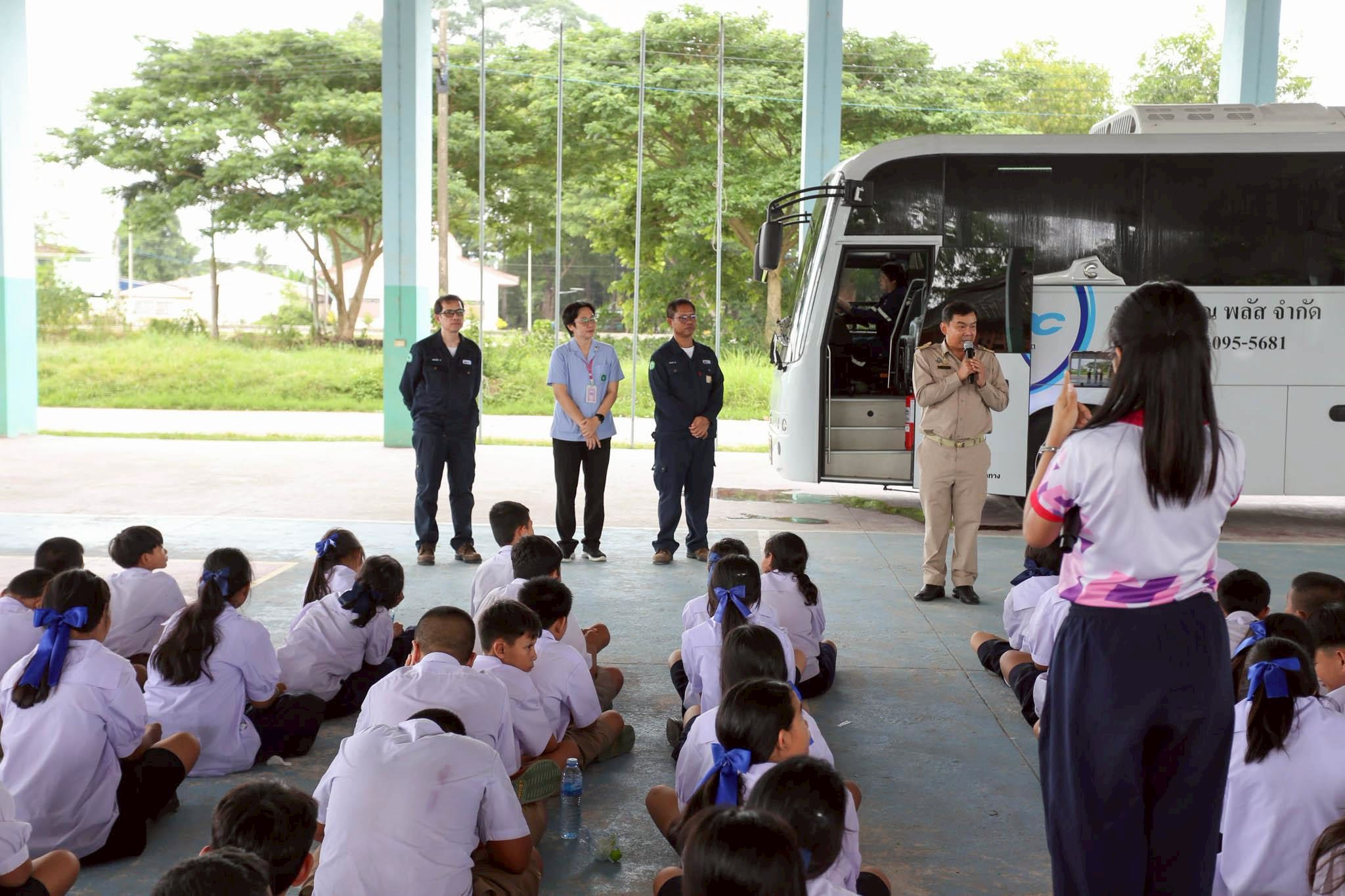 โรงเรียนชุมชนวัดบ้านแลง นำนักเรียนเข้ารับการฝึกซ้อมการเอาตัวรอดกรณีเกิดเหตุแผ่นดินไหวและกรณีรถโดยสารสาธารณะถูกเพลิงไหม้