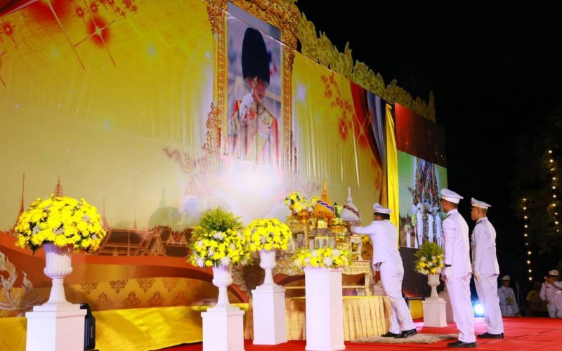 สพป.ระยอง เขต 1 ร่วมพิธีถวายเครื่องราชสักการะ ถวายสัตย์ปฏิญานฯ และจุดเทียนถวายพระพรชัยมงคลเนื่องในโอกาสเฉลิมพระชนมพรรษา พระบาทสมเด็จพระเจ้าอยู่หัว 28 กรกฎาคม 2568