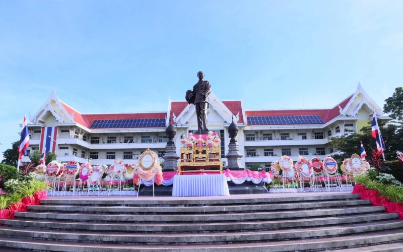 สพป.ระยอง เขต 1 ร่วมพิธีวางพวงมาลาเนื่องในวันคล้ายวันสวรรคต พระบาทสมเด็จพระจุลจอมเกล้าเจ้าอยู่หัว “วันปิยมหาราช” ประจำปี 2568