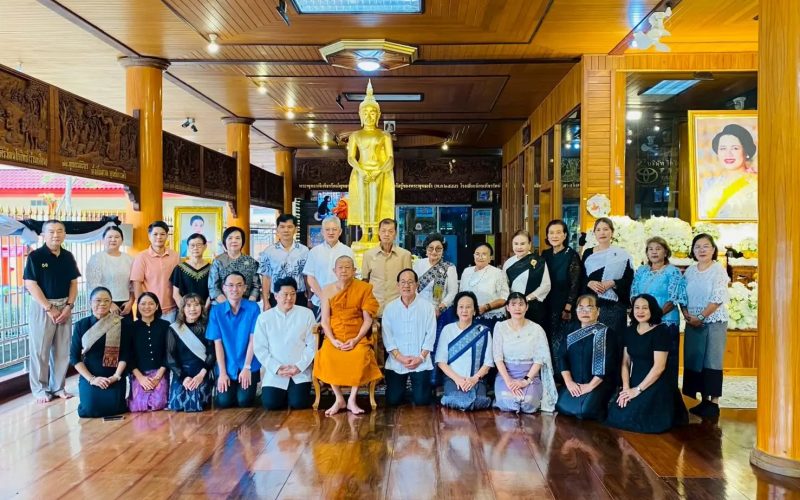 สพป.ระยอง เขต 1 ร่วมพิธีทำบุญตักบาตรตามโครงการ “วิถีไทย วิถีพุทธ” ใส่บาตรพระ 3 รูป ทุกวันเสาร์ ณ วัดป่าประดู่ พระอารามหลวง