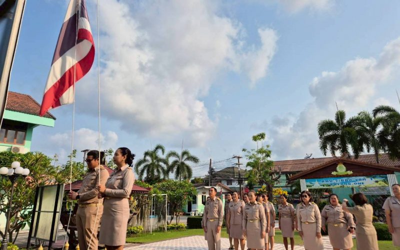 สพป.ระยอง เขต 1 ร่วมกิจกรรมเข้าแถวเคารพธงชาติและสวดมนต์ไหว้พระ ขับเคลื่อนวัฒนธรรมองค์กรสุจริต