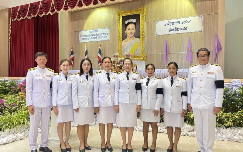 สพป.ระยอง เขต 1 ร่วมพิธีเจริญพระพุทธมนต์และทำบุญตักบาตรถวายพระราชกุศล